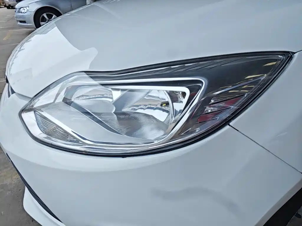 Ford Focus 2015 — фото 24