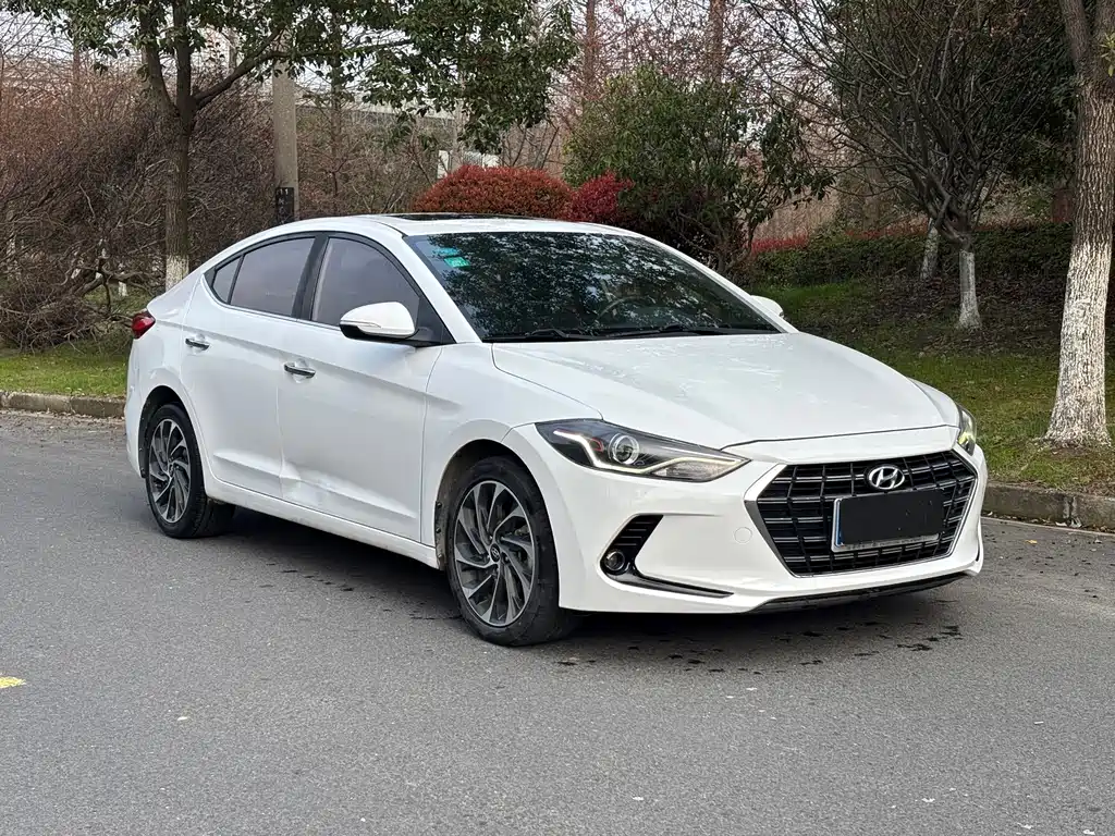 Hyundai Elantra 2019 — фото 3