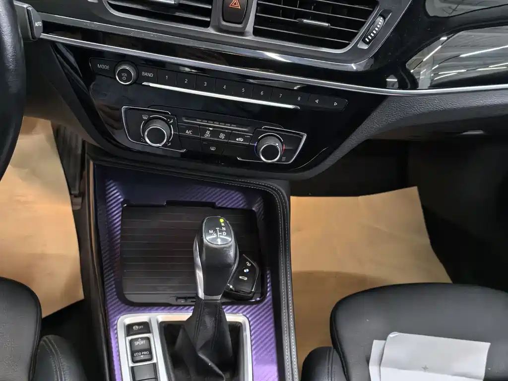 BMW 1 Series 2019 — фото 10