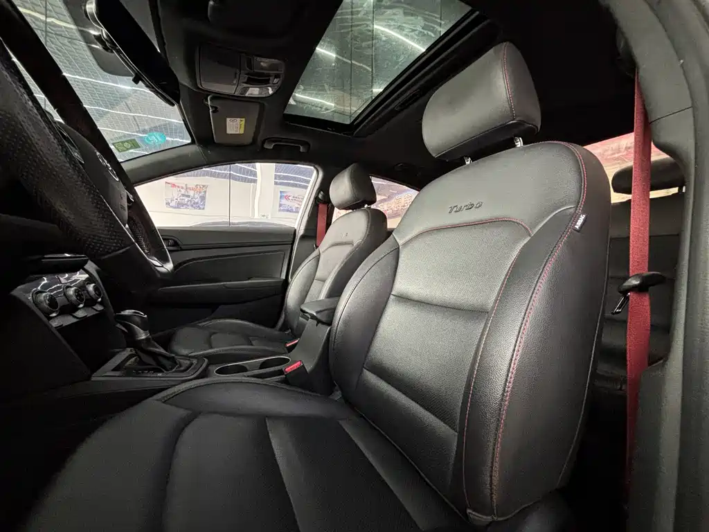 Hyundai Elantra 2019 — фото 8