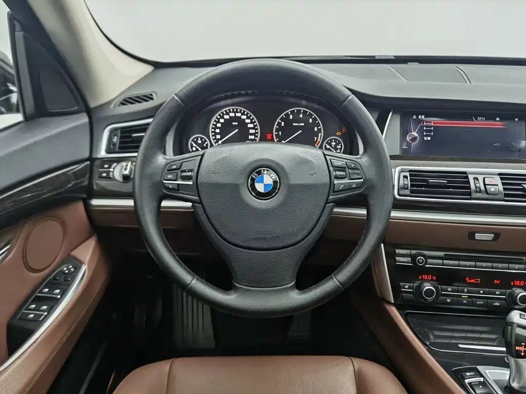 BMW 5 Series GT 2015 — фото 11