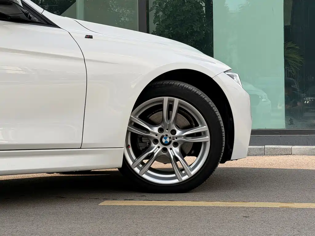 BMW 3 Series 2018 — фото 27