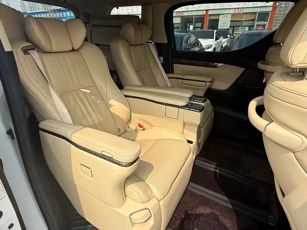 Toyota Alphard 2019 — фото 10