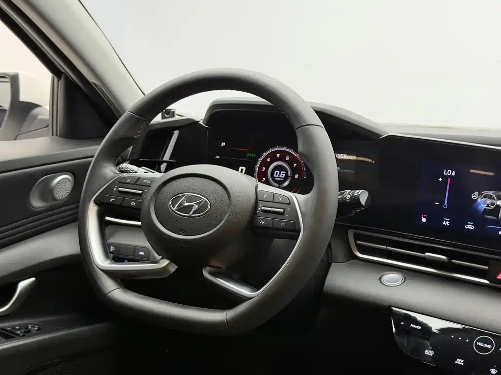 Hyundai Elantra 2022 — фото 21