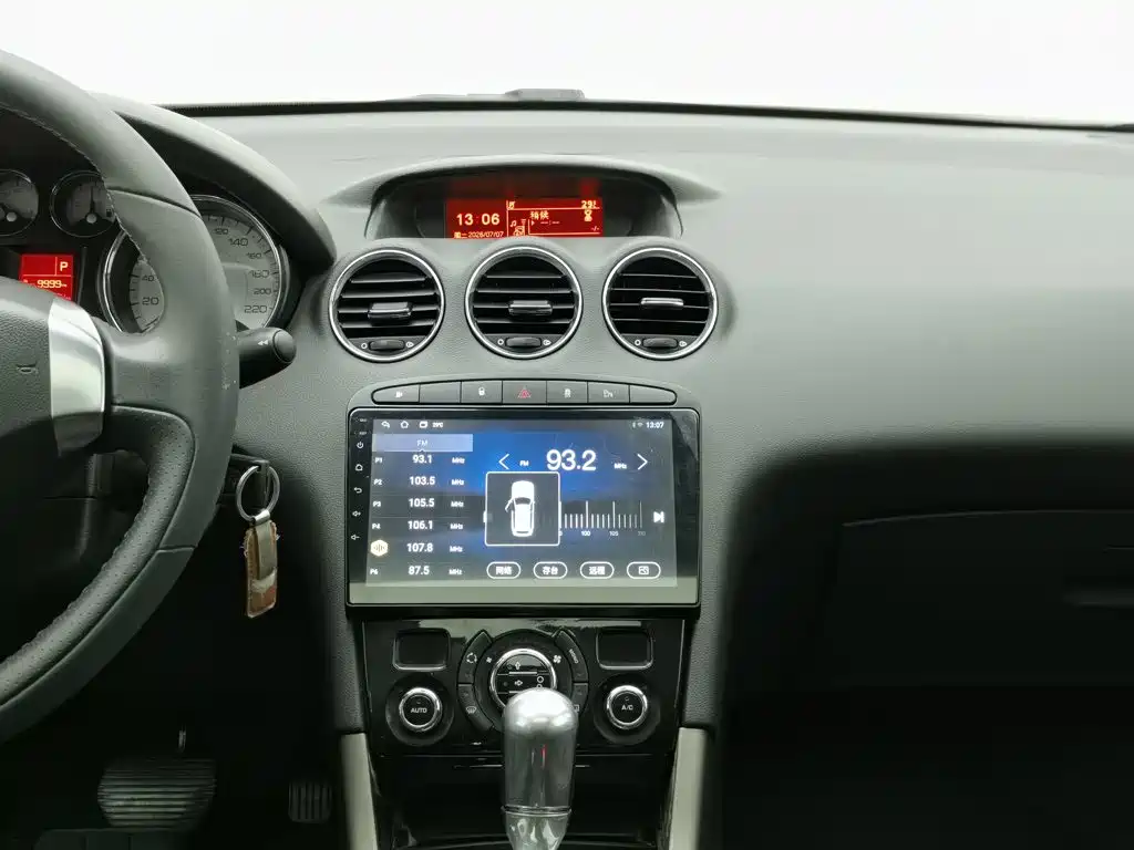 Peugeot 408 2013 — фото 12