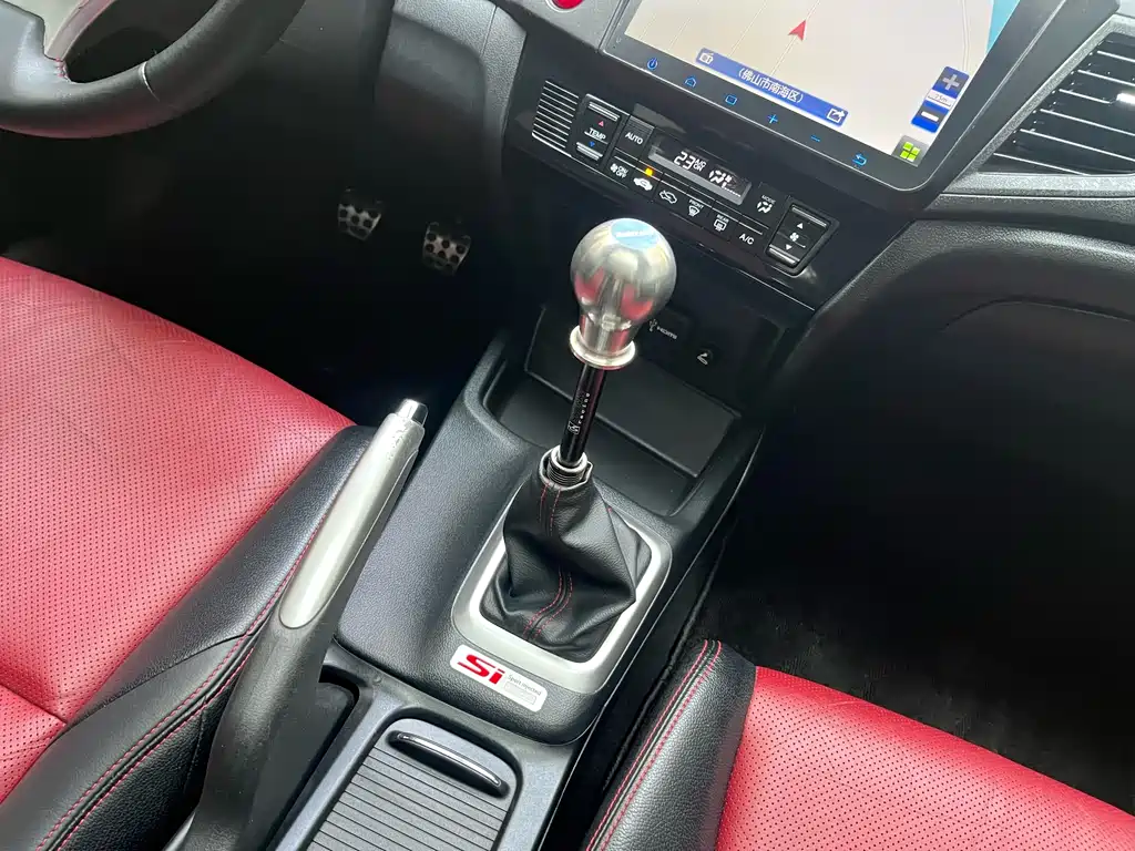 Honda Civic 2015 — фото 37