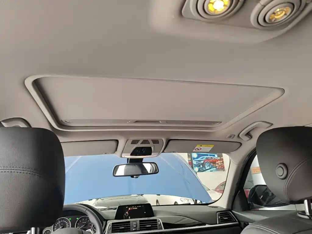 BMW 3 Series 2018 — фото 18
