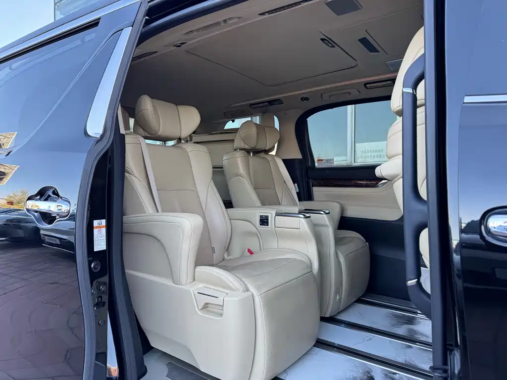 Toyota Alphard 2021 — фото 18