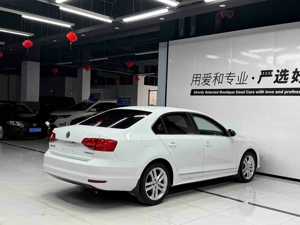 Volkswagen Sagitar 2016