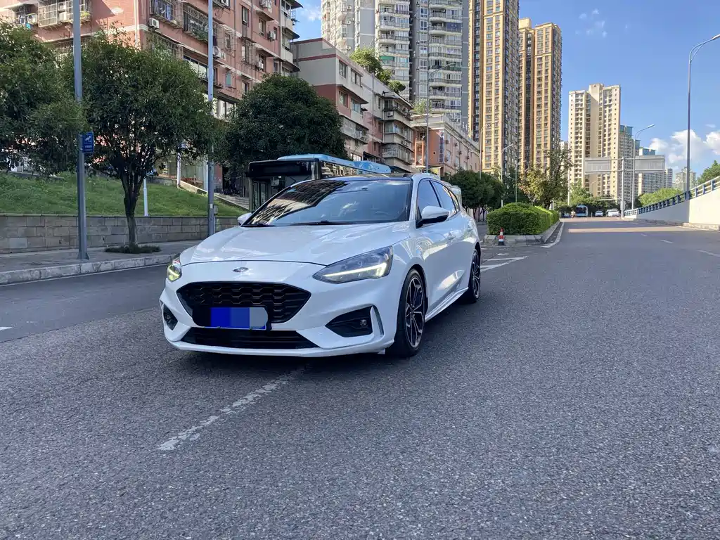 Ford Focus 2020 — фото 1