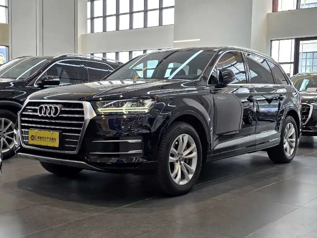 Audi Q7 2018 — фото 1