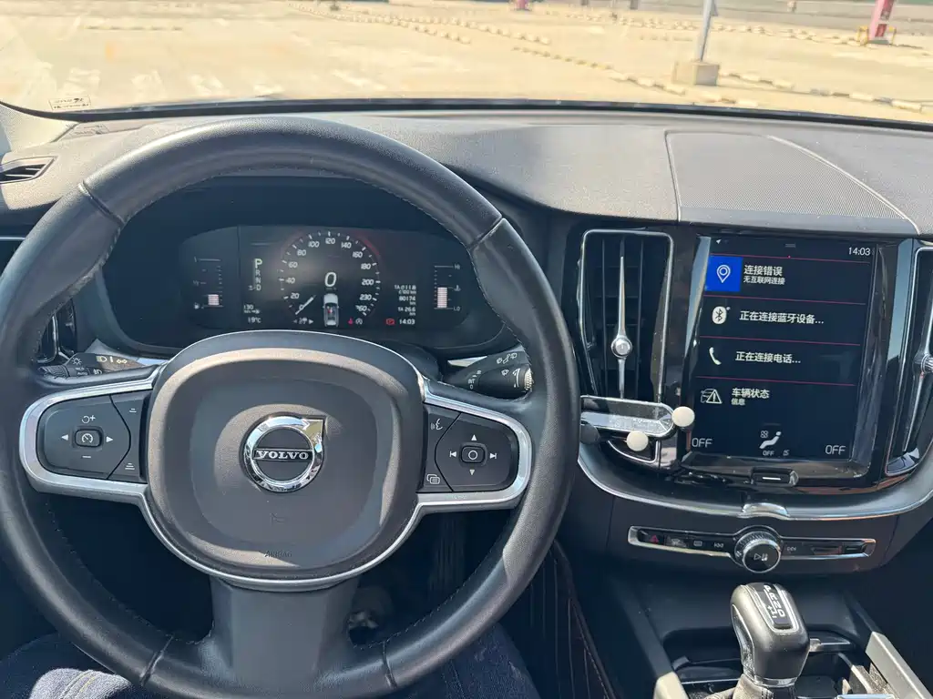 Volvo XC60 2018 — фото 10