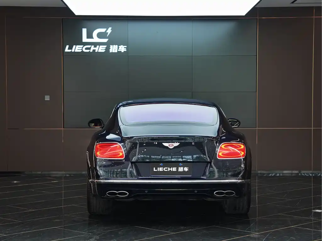 Bentley Continental 2017 — фото 16
