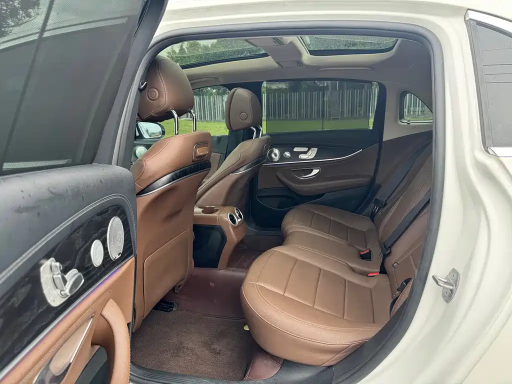 Mercedes-Benz E-Class 2020 — фото 11