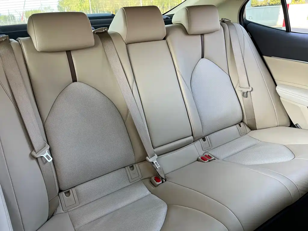 Toyota Camry 2019 — фото 27