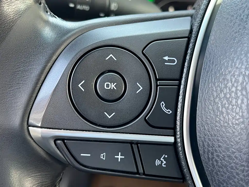 Toyota Camry 2019 — фото 33