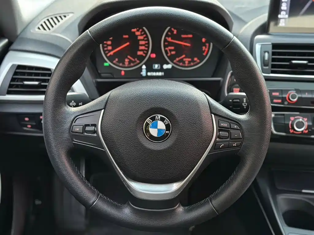 BMW 1 Series 2016 — фото 11