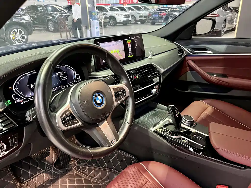 BMW 5 Series New Energy 2022 — фото 12