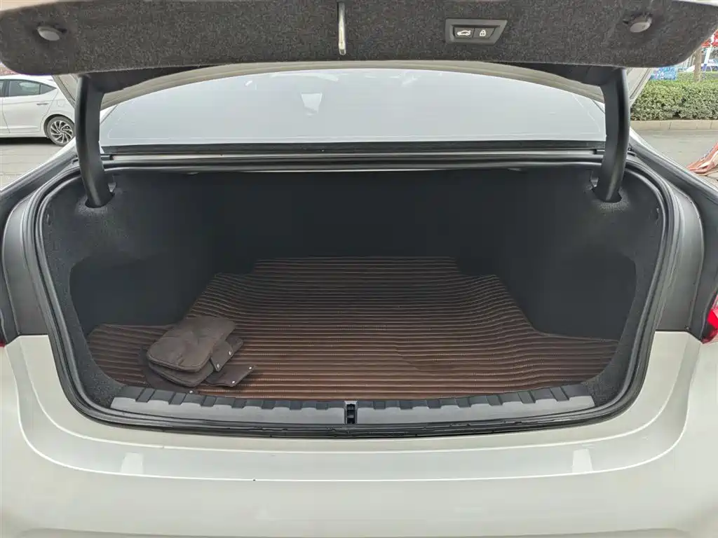 BMW 3 Series 2023 — фото 17