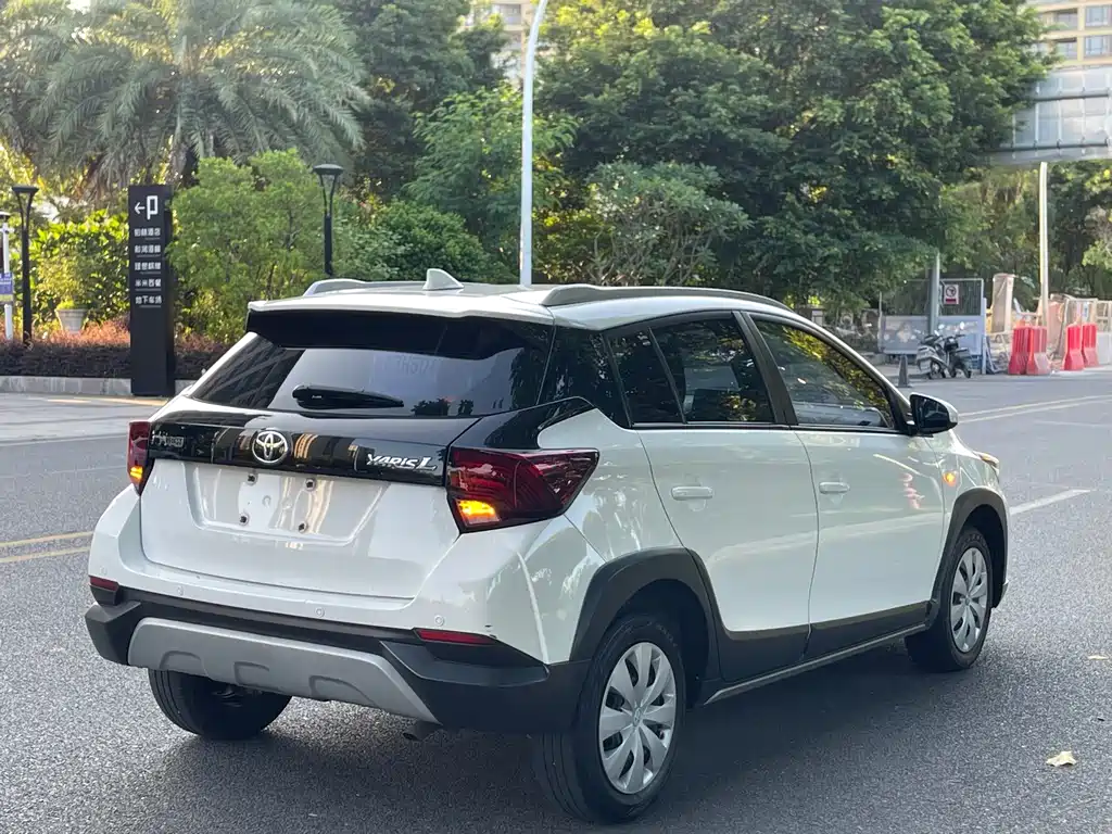 Toyota Yaris L 2022