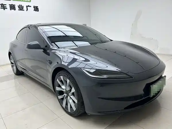 Tesla Model 3 2024