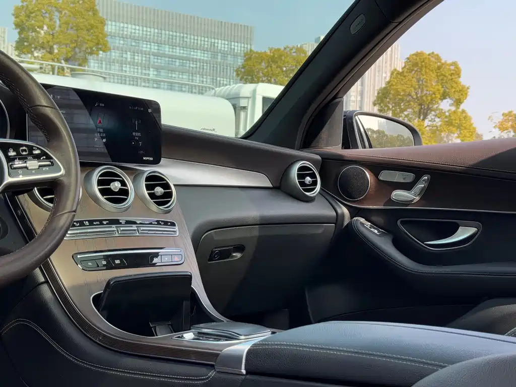 Mercedes-Benz GLC 2020 — фото 15