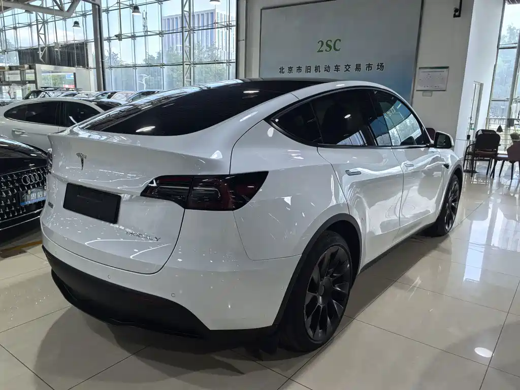 Tesla Model Y 2022 — фото 13