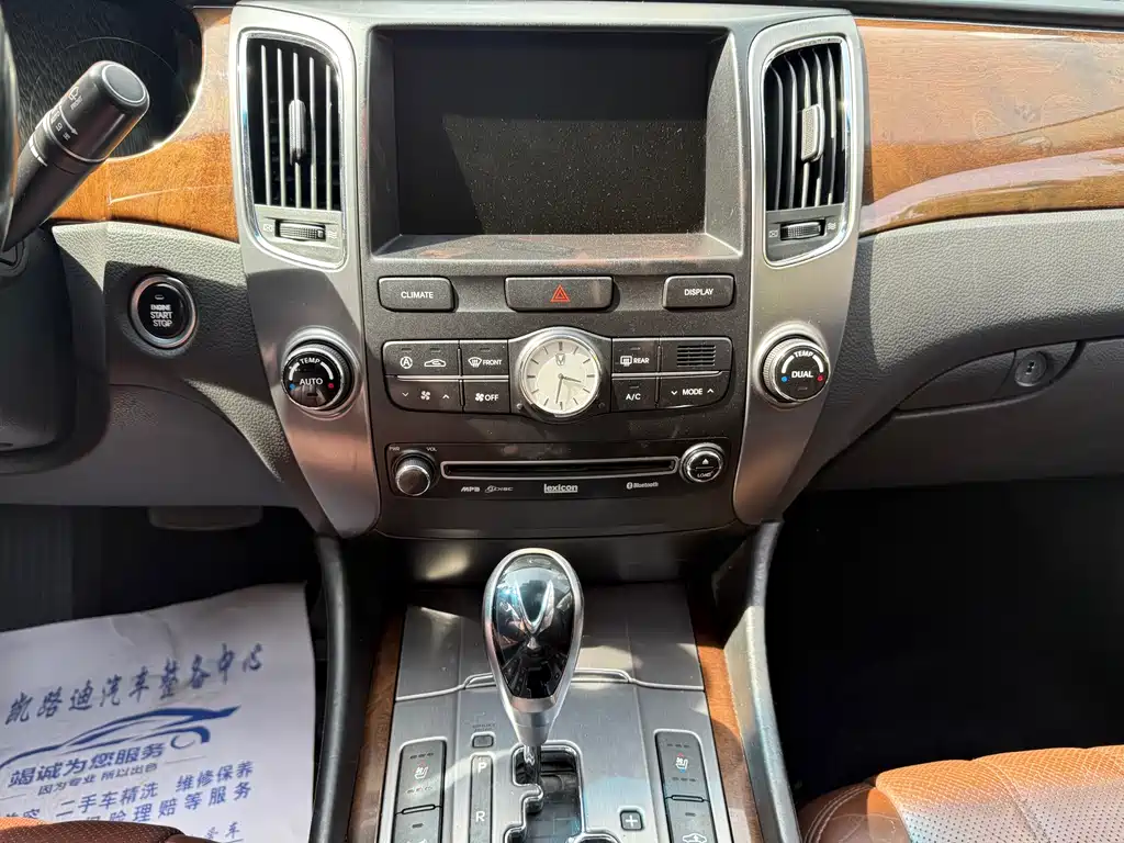 Hyundai Equus 2011 — фото 16