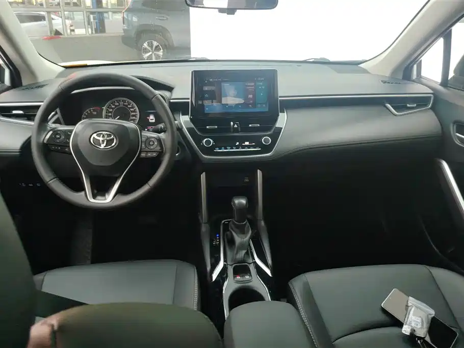 Toyota Corolla Cross 2023 — фото 12