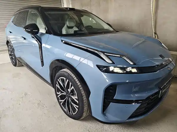 Lynk & Co 08 EM-P 2025
