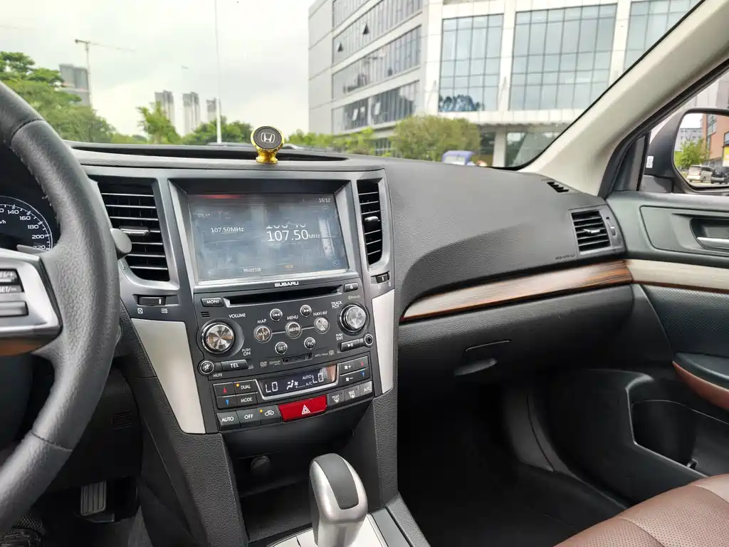 Subaru Outback 2014 — фото 9