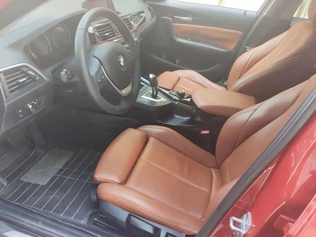 BMW 1 Series 2019 — фото 15