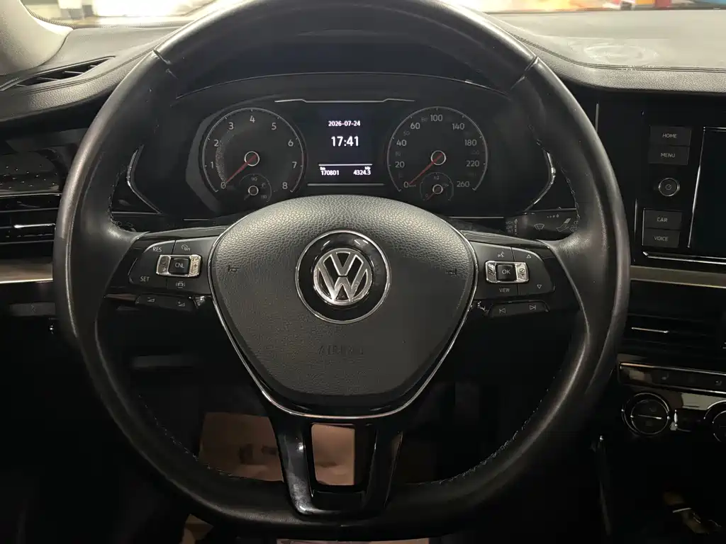 Volkswagen Passat 2018 — фото 16