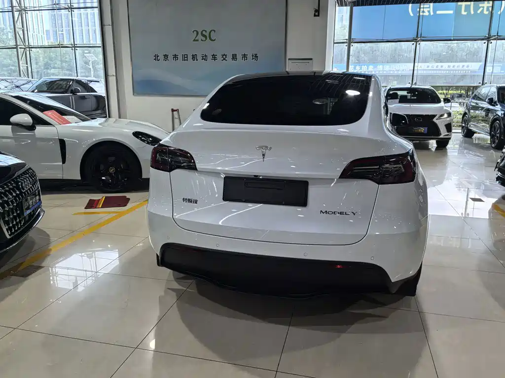 Tesla Model Y 2022 — фото 14