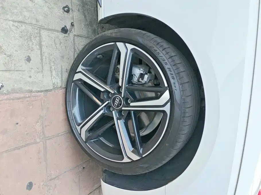 Audi A4L 2023