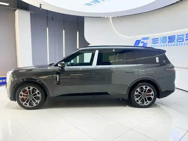Lynk & Co 900 2026