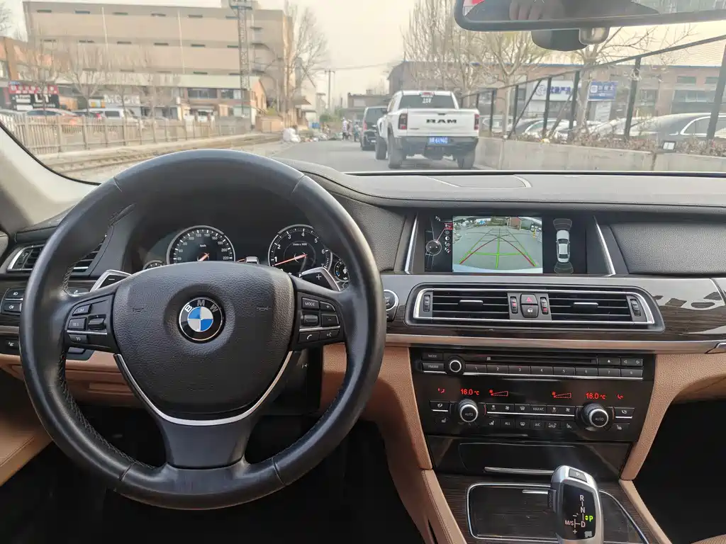 BMW 7 Series 2013 — фото 18