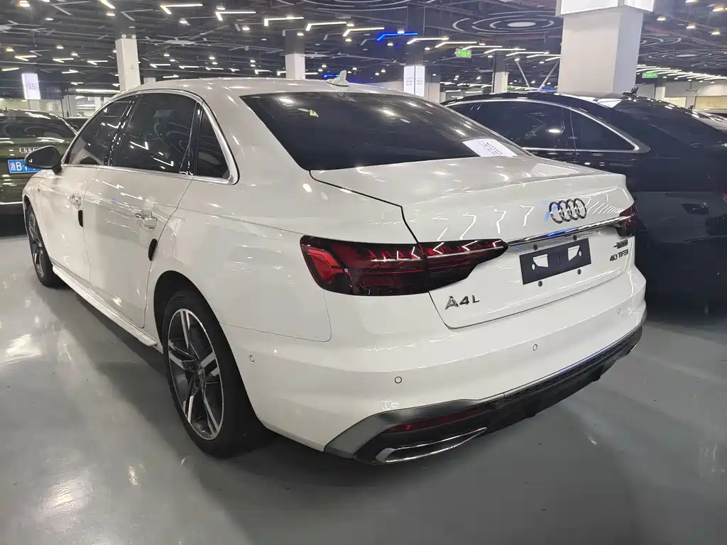 Audi A4L 2021 — фото 13