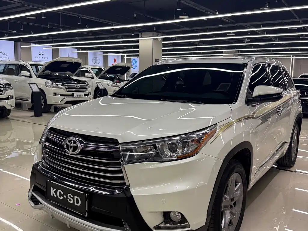 Toyota Highlander 2018 — фото 1