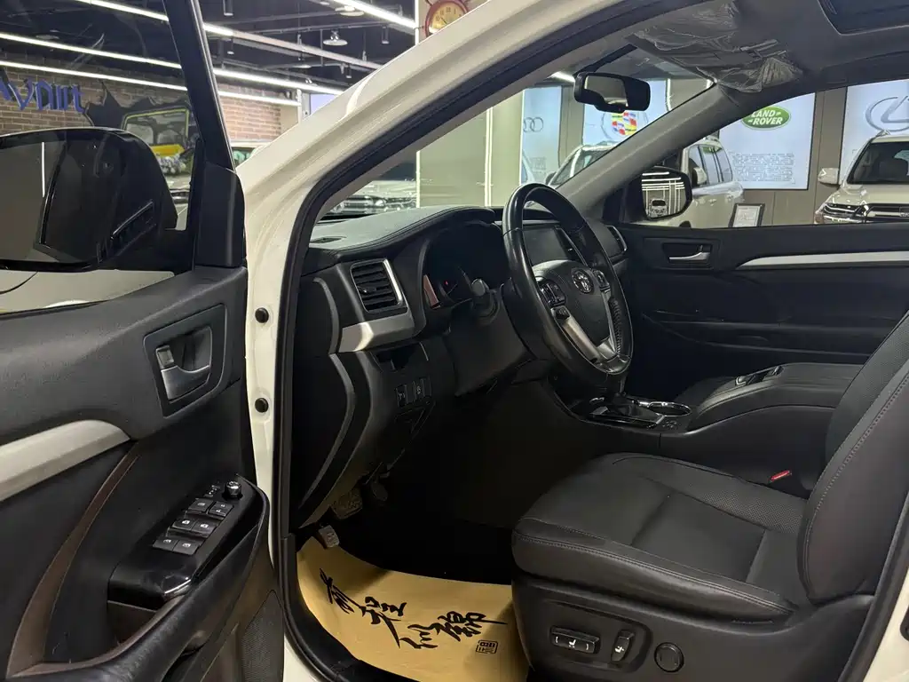 Toyota Highlander 2018 — фото 11