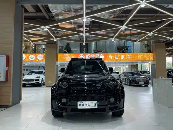 Land Rover Defender 2023