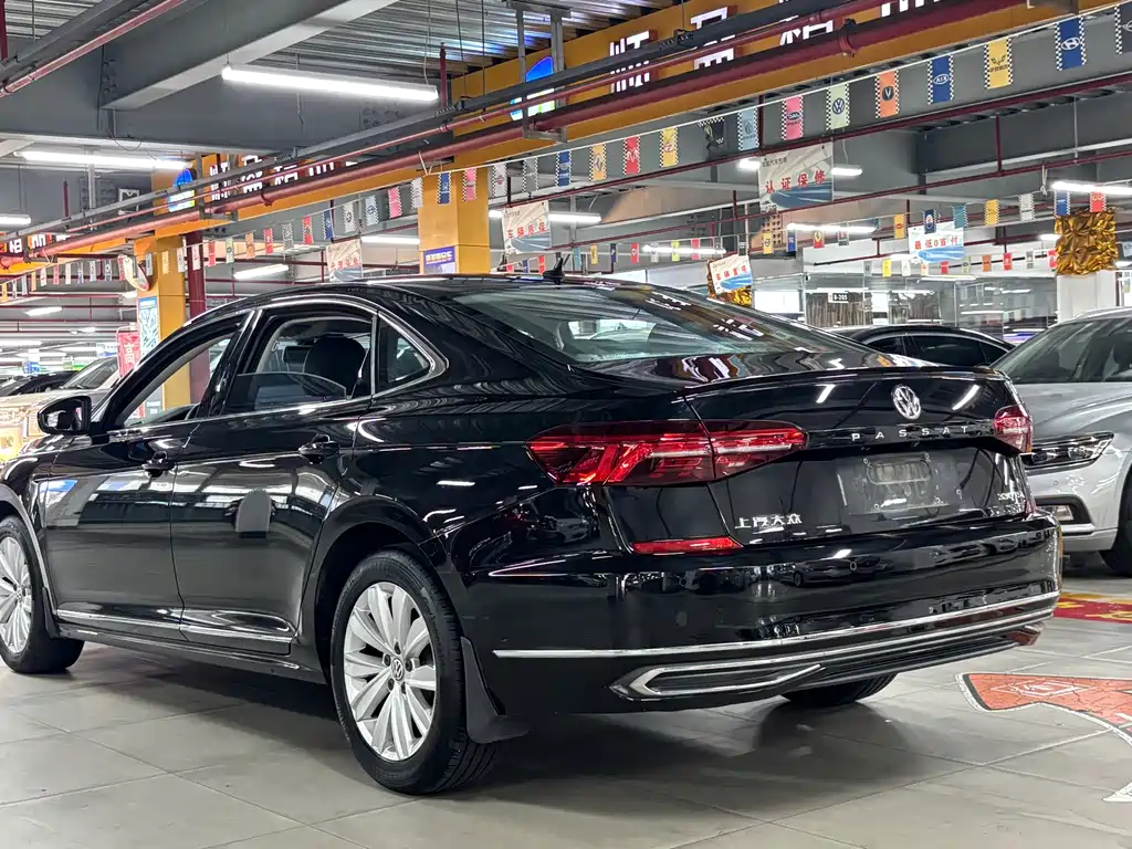 Volkswagen Passat 2018 — фото 10