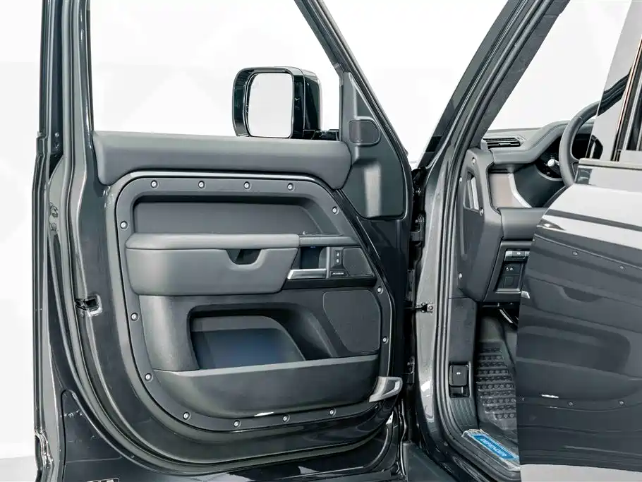 Land Rover Defender 2025 — фото 20