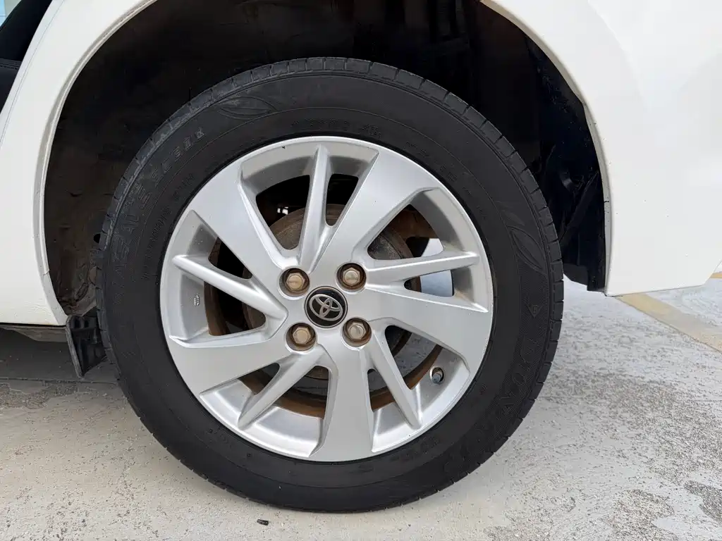 Toyota Yaris L 2017 — фото 20