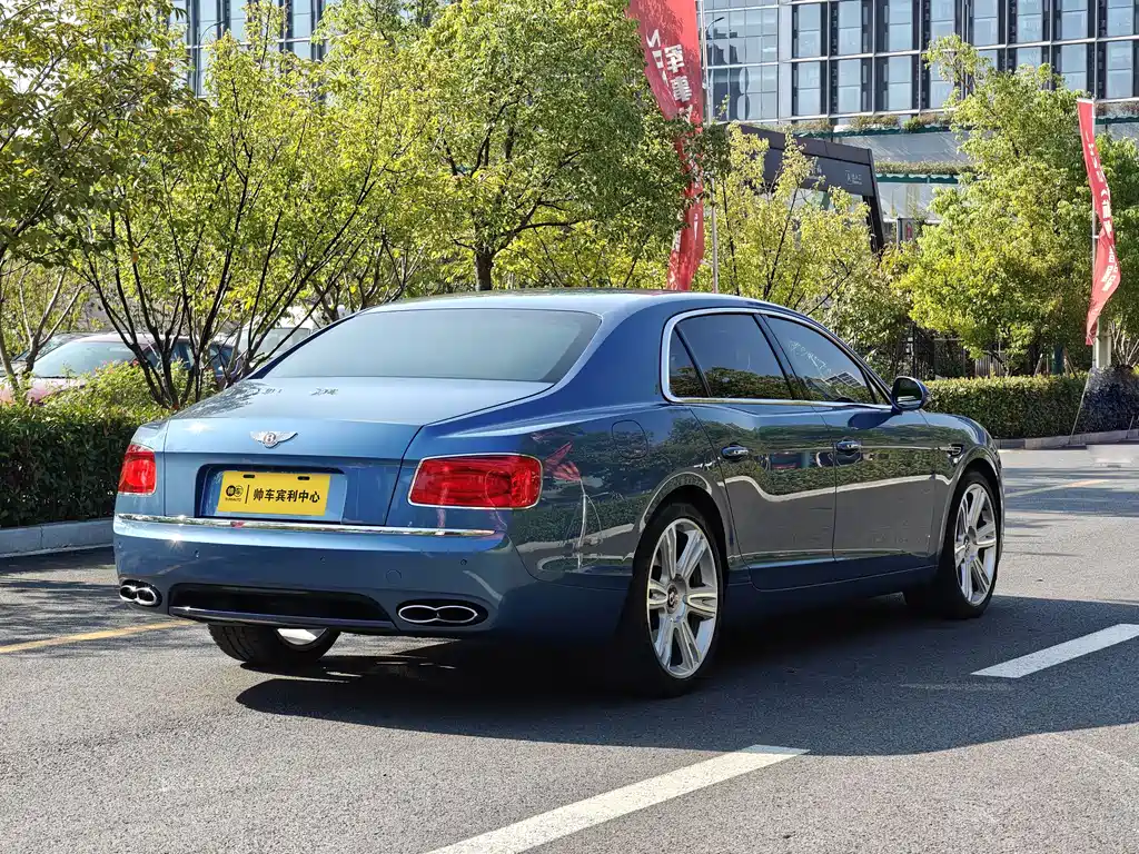 Bentley Flying Spur 2018 — фото 4