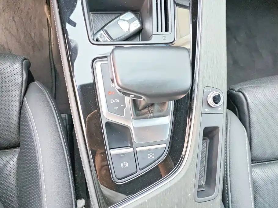 Audi A4L 2023 — фото 16