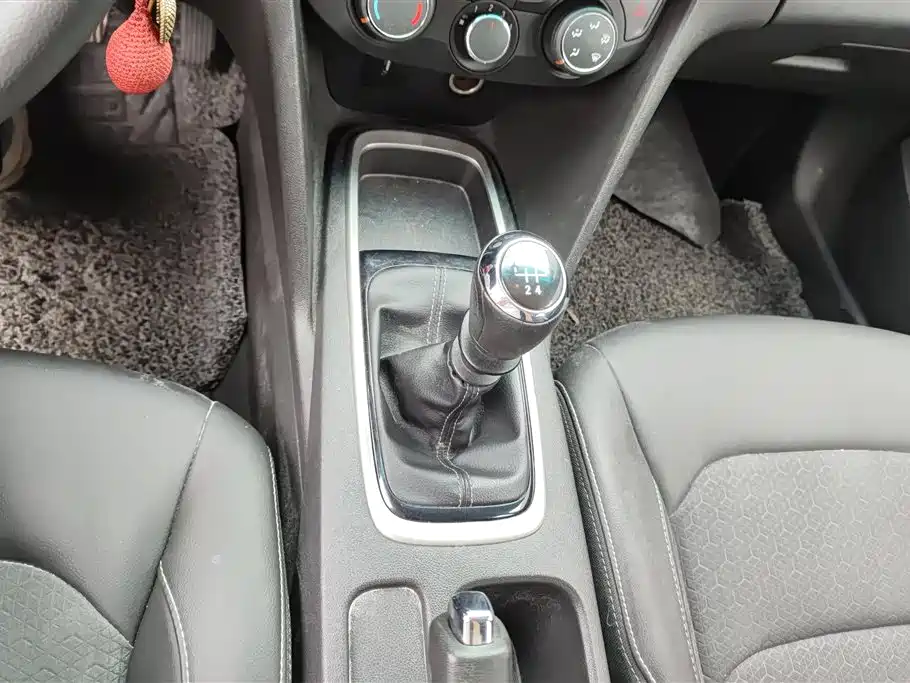 Chevrolet Cavalier 2017 — фото 13
