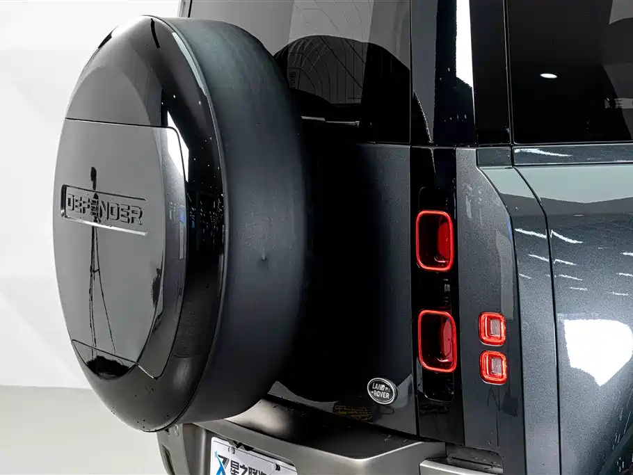 Land Rover Defender 2025 — фото 9