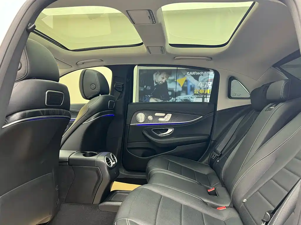 Mercedes-Benz E-Class 2019 — фото 19