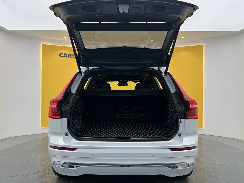 Volvo XC60 2022 — фото 20